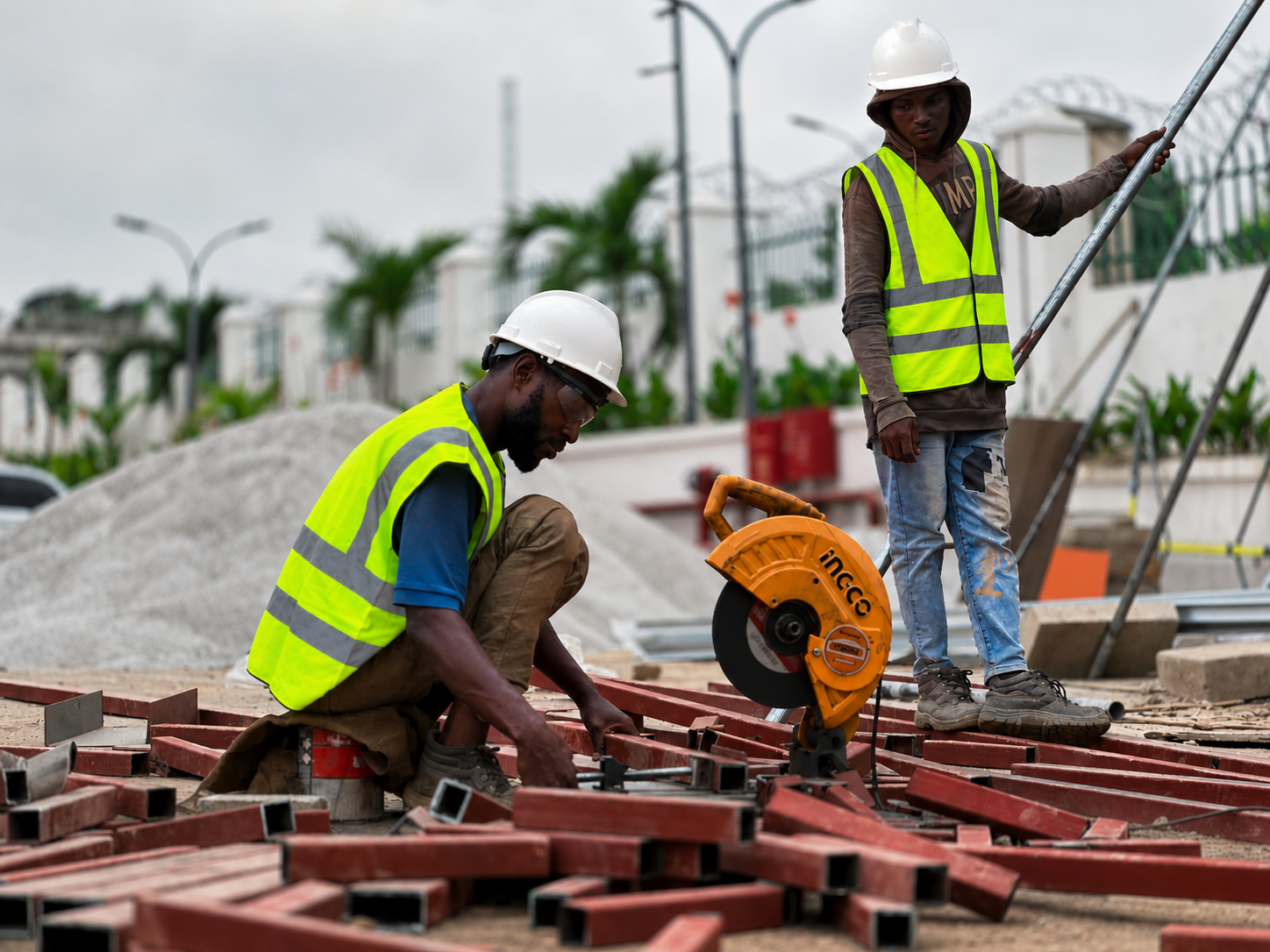 Équipe ARC EN CIEL HBTP sur le chantier